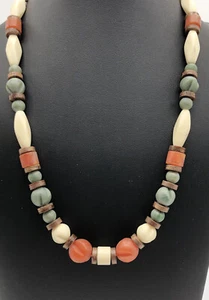 Tolle Halskette lang und rund Perlen elfenbein weiß orange grün 20" Hakenverschluss - Bild 1 von 5