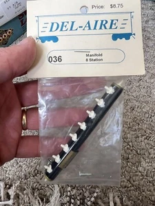 COLLETTORE VINTAGE DEL-AIRE HO 8 STAZIONI - NOS - Foto 1 di 4