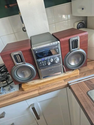 Philips MCM11 Silver Micro System CD MP3 Radio Tape Hi-Fi Player  - Image 1 of 4