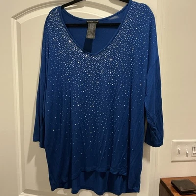 Top para mujer azul brillante pedrería manga 3/4 talla Missy 2XL historia del diseño Foto 1 de 3