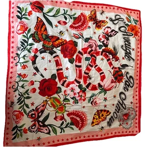 L’Aveugle Par Amour Bufanda Gucci Serpiente Floral Mariposas 35. X 35 3/4” - Imagen 1 de 6