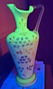 VICTORIAN Stourbridge  uranium glass vase gilt gold - Picture 1 of 5
