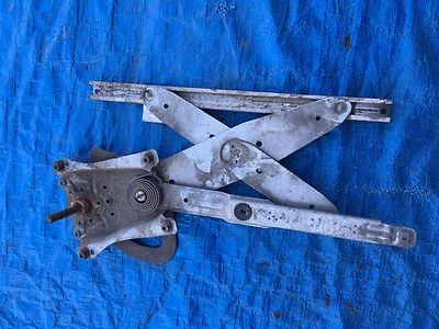 96-02 SATURN SL1 SL2 SW2 SW1 Pasajero Derecha Manual Delantero Ventana Regulador OEM Foto 1 de 3