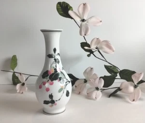 Liling China Vintage Fine Porcelain bud vase white hand painted floral 8 inch - Picture 1 of 8