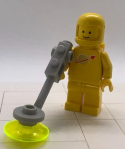 Lego Space Yellow Spaceman sp007 Classic Space 6701 6890 6931 69716980 6985 - Picture 1 of 7