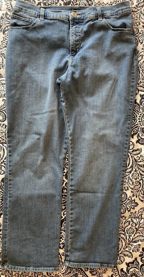 Pantalones de mezclilla Lee Classic Fit para mujer talla 12P pierna recta tiro medio lavado medio Foto 1 de 4