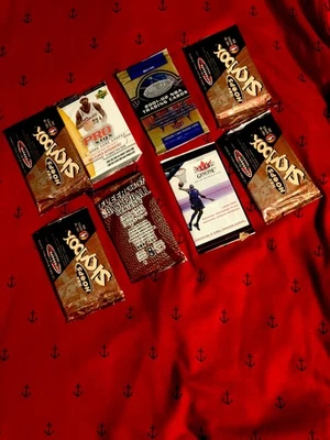 ™ 1997-98 SKYBOX NBA HooPS🏀 Cubierta superior Paquete de 8 pelotas de baloncesto Lote sellado en caja JORDANIA Foto 1 de 2