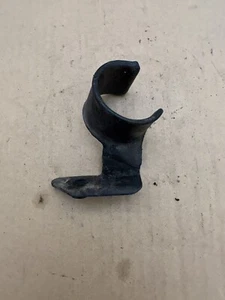 85-89 CORVETTE C4 UPPER RADIATOR HOSE SUPPORT 14084441 - Bild 1 von 3