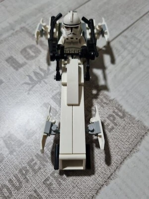 Clone Trooper Battle LEGO Star Wars du set 7913 1 - Photo 1/3