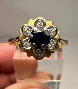 Bellissimo anello a grappolo in oro 18 kt con diamanti e zaffiri punzonati misura Q - Foto 1 di 17