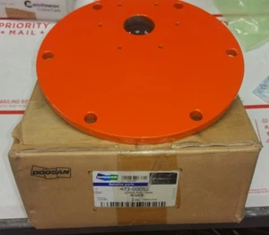 OE NOS DOOSAN EXCAVATOR 473-00052 (COVER FUEL TANK) - Picture 1 of 5