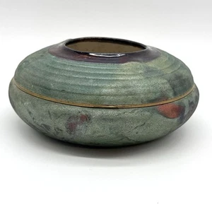 Kunstkeramik Raku Vase gesungen RJ irisierend grün Kupfer Glanz Messingring - Bild 1 von 8