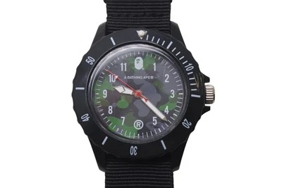 Reloj BATHING APE con Bisel Giratorio Patrón Camuflaje Negro Verde Foto 1 de 4