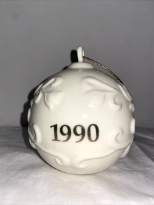 Vintage 1990 Christmas Ornament Ceramic 3.5 inch Floral Flower Design White - Picture 1 of 8