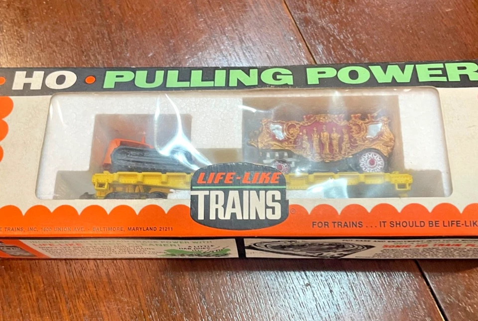 Vintage Life-Like HO  #T-587 Five Graces Bandwagon Car with Tractor circus car - Image 1 of 4