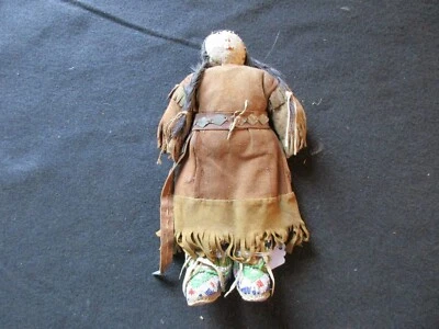 MUÑECA ANTIGUA NATIVA AMERICANA DE CUERO CON CUENTAS, COLECCIONISTA DAKOTA DEL SUR SD-0224*08223 Foto 1 de 4