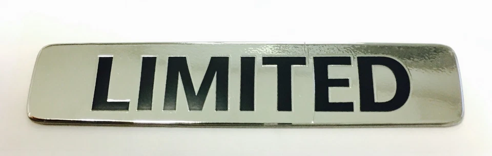 Insignia emblema original OEM logotipo Mitsubishi "LIMITED" en la parte trasera 2001-2006 Montero   Foto 1 de 1