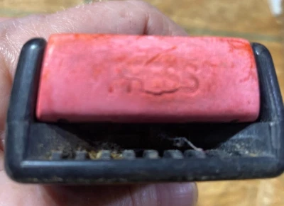 Receptor de cinturón de seguridad. FRENTE IZQUIERDO. Se adapta a Saab 900 1994-98. Convertible, 2 o 4 puertas Foto 1 de 4