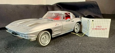 Franklin Mint 1963 Chevrolet Corvette Split Window Coupe Silver 1:24 Diecast Car - Image 1 of 4