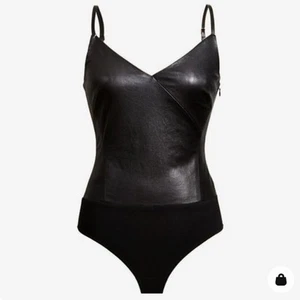 CAMI NYC X STEPHANIE MARK EDICIÓN LIMITADA ON THE GO BODY DE CUERO NEGRO - XS - Imagen 1 de 11