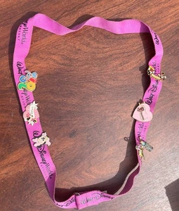 WALT DISNEY WORLD LANYARD & PINS - Picture 1 of 7