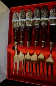 FINE DINING HORS D'OEUVRE' 6 X SET INDIAN WOOD BRASS COCKTAIL FORKS - Picture 1 of 6