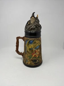 Vintage 14" großer handbemalter Zauberer Deckel Wikinger Drache Kampfszene Bierstein - Bild 1 von 15