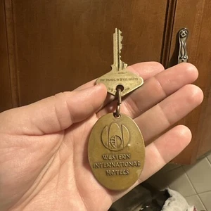RARE Western International Hotels Key Chicago Illinois Hotel Motel - Picture 1 of 3
