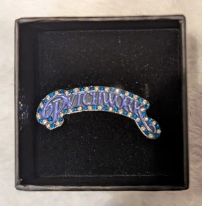 Pvtchwork Pin "DAYPARTY" TVB Pin Era Hat Club Neu. Sofort versandfertig.  - Bild 1 von 1