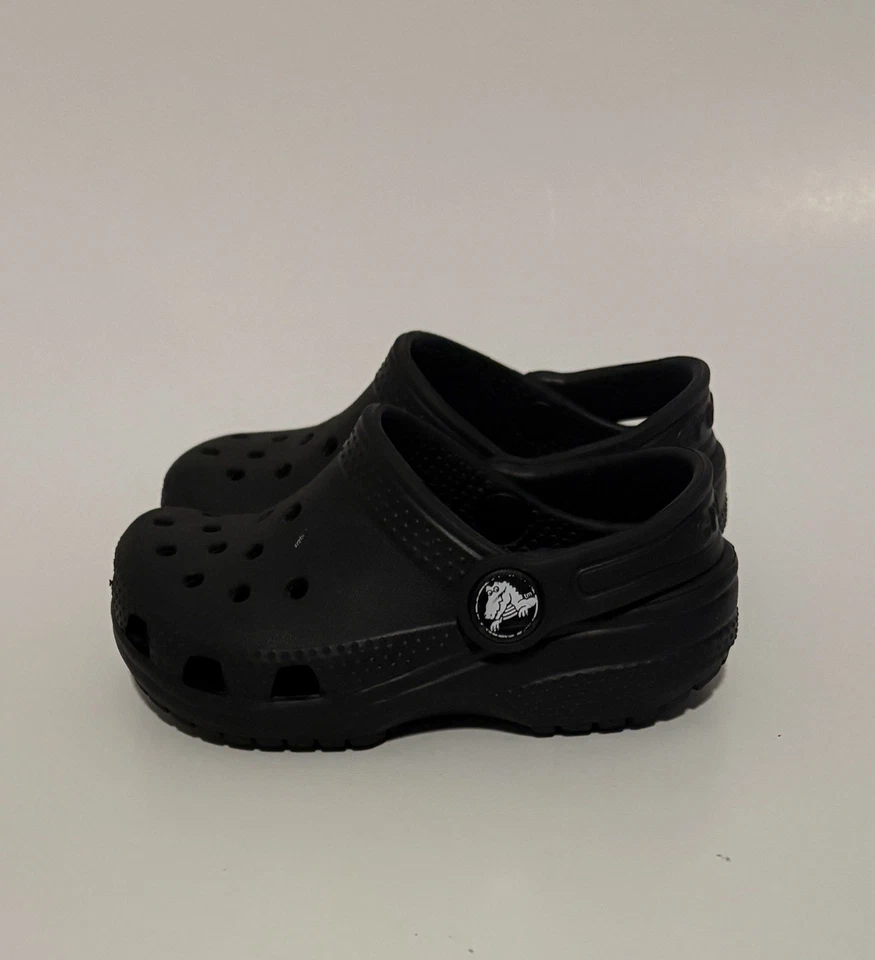 Zapatos sin cordones zueco negros clásicos crocs unisex talla c7 para niños pequeños Foto 1 de 4