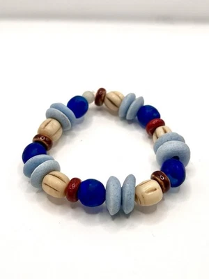 Pulseira de contas de vidro aquático osso branco, cerâmica azul e vermelha - Imagem 1 de 4