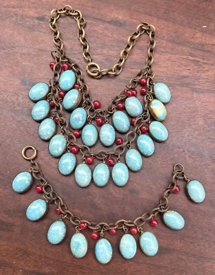 Juego de pulsera y collar artesanal vintage de latón, cuentas rojas y piedra azul natural Foto 1 de 4