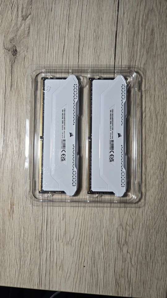 Corsair Vengeance RGB Pro 16GB (2x8GB) DDR4 3200MHz CL16 White Desktop RAM - Image 1 of 4