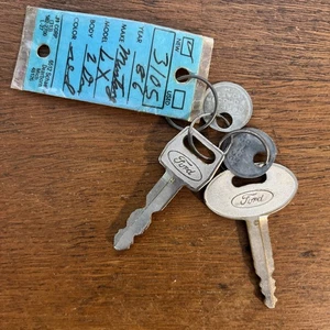 Vintage Set of Automotive Keys Lot of 2 Ford 1986 Mustang LX - Picture 1 of 3
