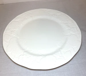 Wedgwood Strawberry Vine Dinner Plate 28cm 11" Bone China from Japan Unused - Picture 1 of 9
