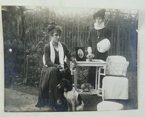 FOTO D'EPOCA VECCHIA FOTOGRAFIA FASHION VINTAGE GARDEN LADY RAGAZZE DONNE MODA - Foto 1 di 2