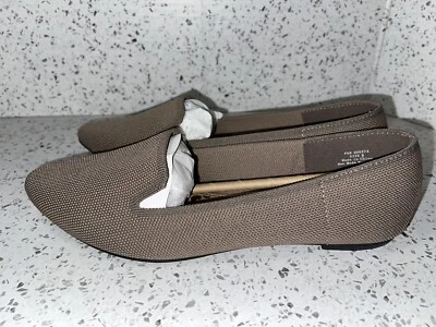 Nuevos planos para mujer Journee Collection color topo Vickie talla 9 Foto 1 de 4