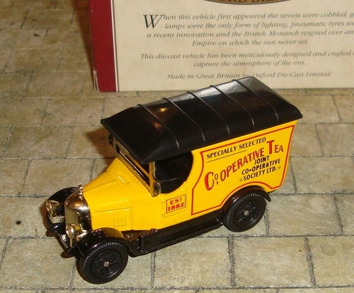 VANS OXFORD DIECAST BULL NOSE MORRIS VAN CO OPERATIVE TEA BOXED