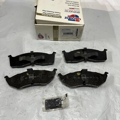 Juego de pastillas de freno de disco cerámica ultra premium Akebono ACT642 ProACT Fit: Chrysler OEM Foto 1 de 4