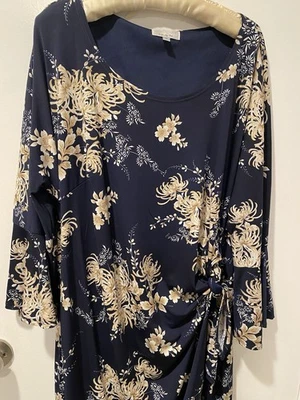 Vestido midi envolvente sintético estampado floral azul plus Signature By Robbie Bee para mujer 1X Foto 1 de 4