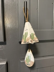 Carillón de viento de cerámica pintada a mano vintage del suroeste cactus desierto pájaro tema - Imagen 1 de 10