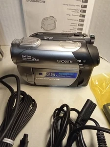 (MA2) Sony HandyCam DCR-DVD850 Mini DVD Camcorder Hybrid + 60-fach optischer Zoom - Bild 1 von 7