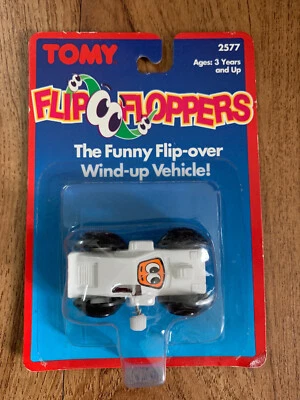 复古 20 世纪 80 年代 TOMY 人字拖赛车 2577 滚轮旋转古怪有趣新品 — 第 1/2 张图片