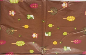 TOVAGLIA VINILE RETRO FLANELLA 52" x 90", (6-8 persone) GUFI E TRESS SU MARRONE, AP - Foto 1 di 11