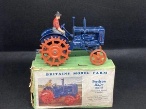 Modellino Farm Major trattore imballato da Britains (giallo 611) ruote in metallo spudded - Foto 1 di 19