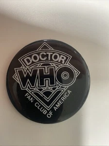 Prendedor negro vintage de Doctor Who Fan Club of America de la década de 1980 serie de TV UK/PBS. - Imagen 1 de 3