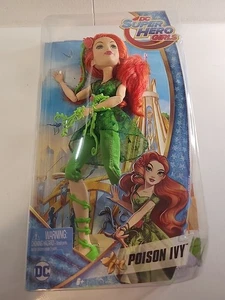 2015 - Mattel - DC Super Hero Girls - Poison Ivy Puppe Neu in OVP - Bild 1 von 2