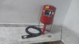 ALC 40001 0.65 Cu Ft Tank Cap 125 Max CFM Portable Abrasive Blaster (C) - Picture 1 of 12