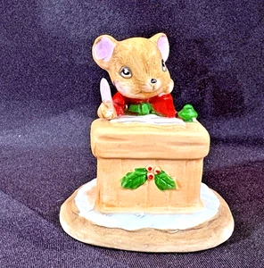 Vintage Keramik Tagträumende Maus am Schreibtisch 3" Weihnachtsfigur - Bild 1 von 8