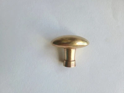 Poignée ancienne en laiton ovale - Photo 1/4